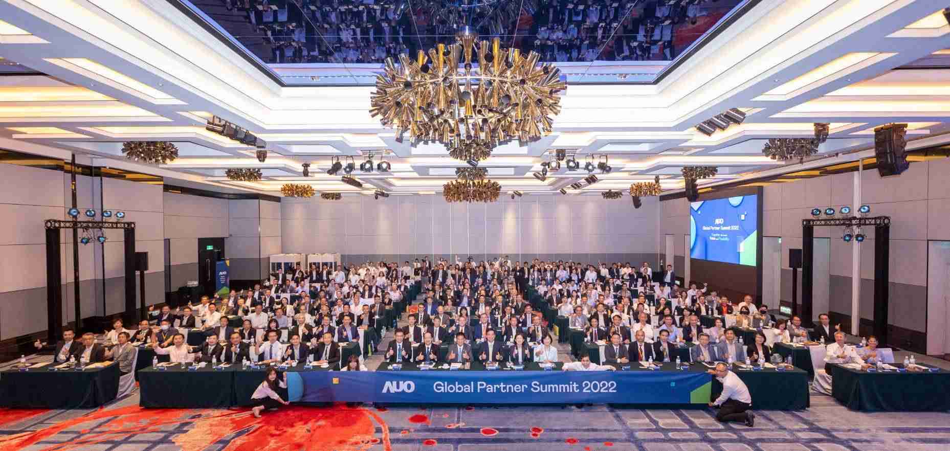 友達推動「安心、、、、創新、、、、用心、、、同心、、、盡心」五星職旅，，，，為菲籍員工打造全方位照護，，，，首度贏得「人權實踐與發展領袖獎」殊榮